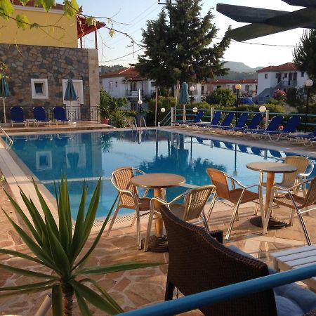 Anaxos Hotel エクステリア 写真