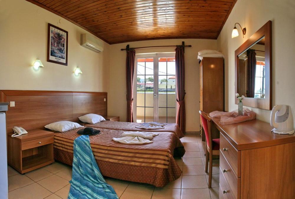 Anaxos Hotel エクステリア 写真
