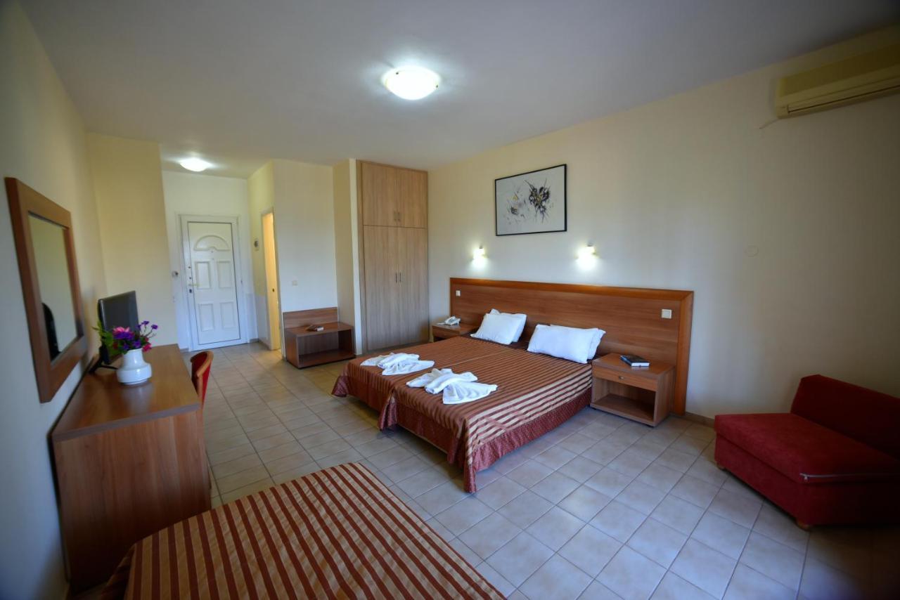 Anaxos Hotel エクステリア 写真